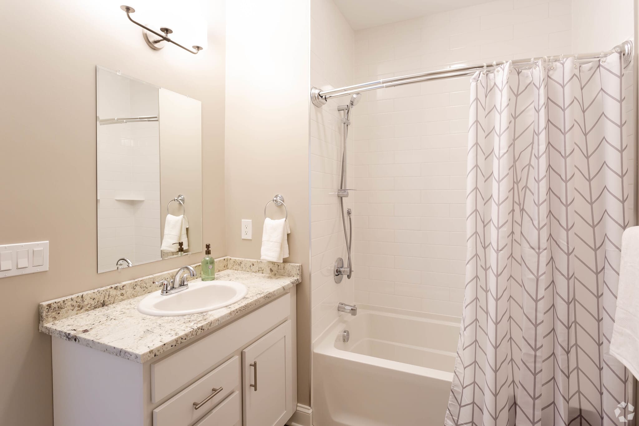 forest-green-apartments-east-amherst-ny-bathroom-6